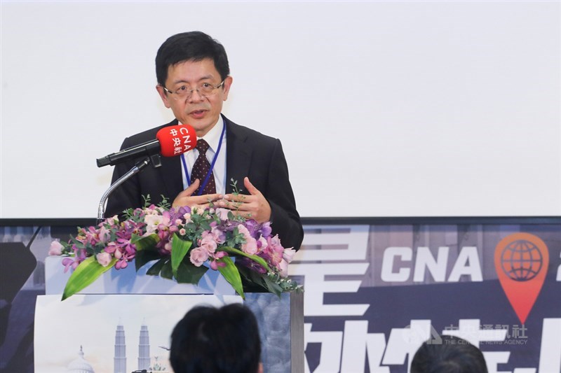 中央社10日在國立台灣博物館南門園區舉行第3屆「我是海外特派員」分享會，中央社社長張瑞昌（圖）致詞時借用雲門舞集創辦人林懷民所說，「年輕時候的流浪經驗，會帶來一輩子的影響。」他期望「我是海外特派員」可為參與學子帶來影響，成為日後養分。中央社記者裴禛攝　109年9月10日